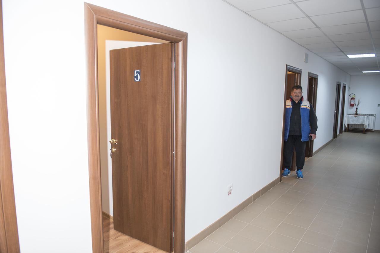 Hostel Ruxandra Focşani エクステリア 写真