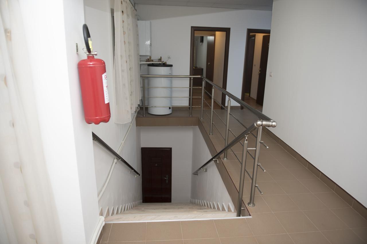 Hostel Ruxandra Focşani エクステリア 写真
