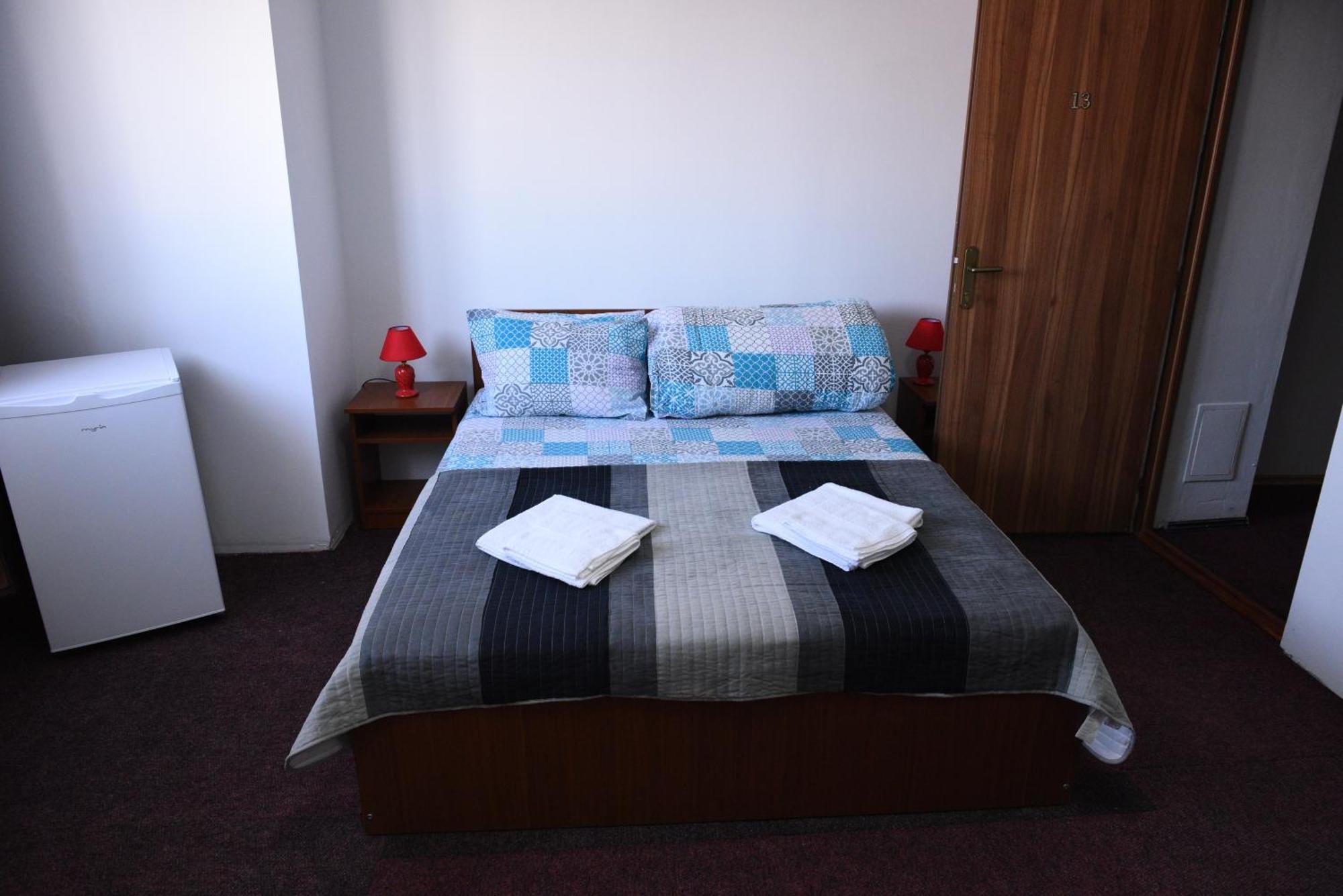 Hostel Ruxandra Focşani エクステリア 写真