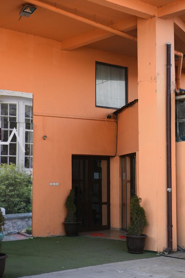 Hostel Ruxandra Focşani エクステリア 写真