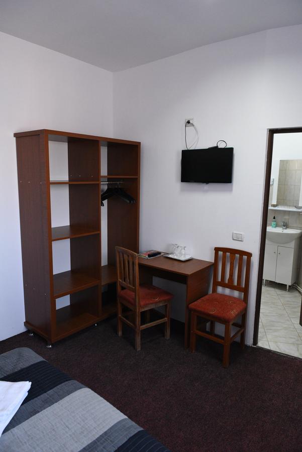 Hostel Ruxandra Focşani エクステリア 写真